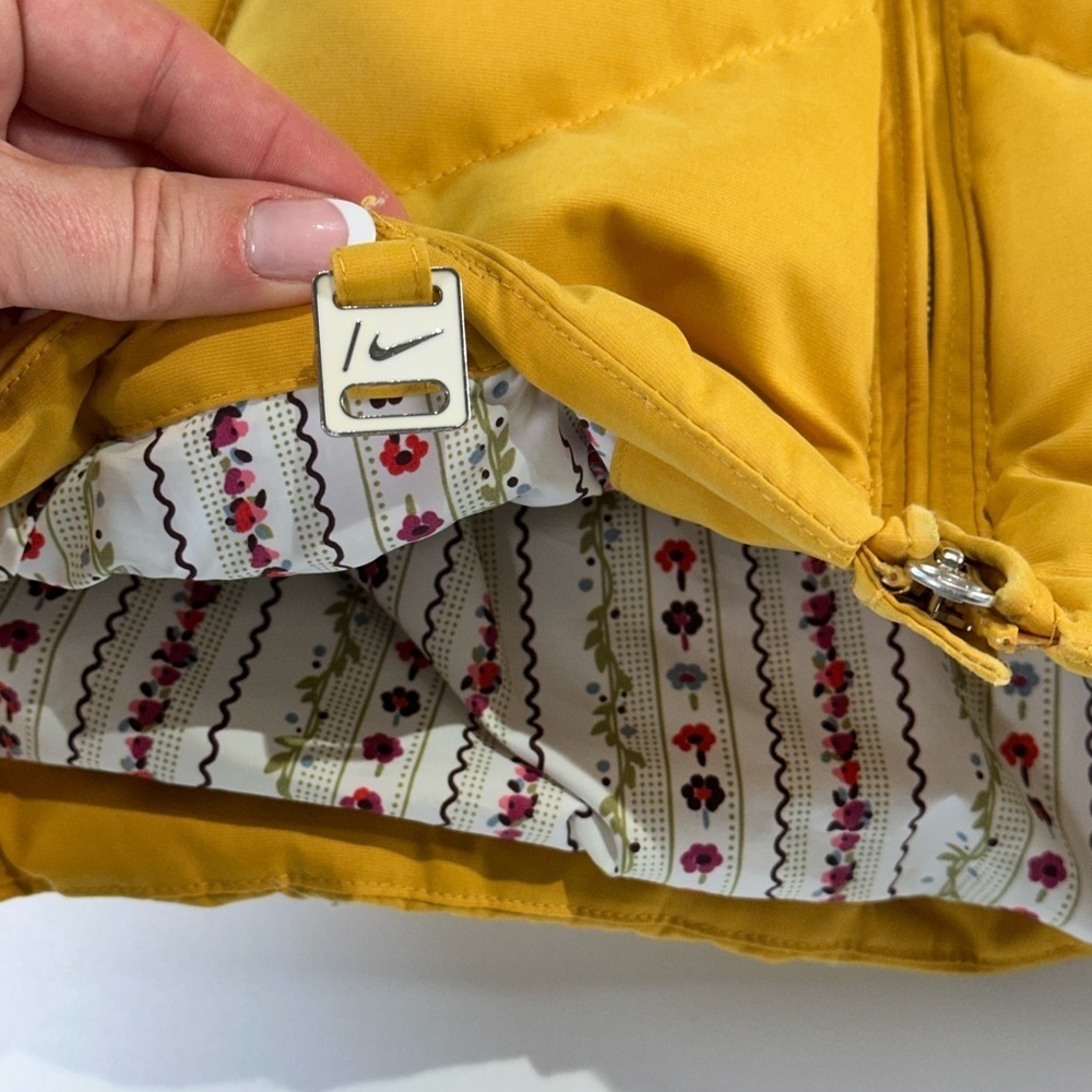 Nike down puffer vest warm insulated chevron outdoor layer XS yellow - Picture 4 of 15